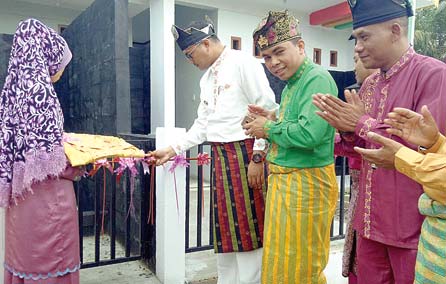 Camat Dayun Diresmikan Fasilitas Sanitasi Ponpes Nurul Yakin